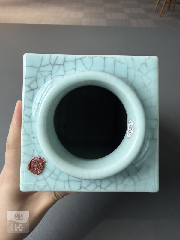 清光绪 粉青釉八卦琮式瓶 - 图6